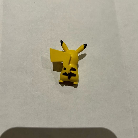 Standing pikachu - Picture 2 of 4